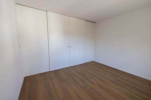 Zimmer 2 mit geschlossener Schiebetür